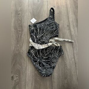 Skye woman’s one piece swim suit very beautiful